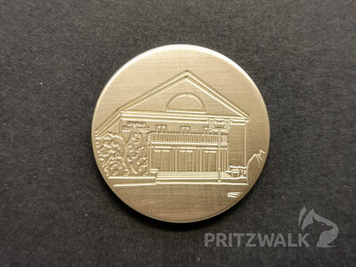 Im Februar ist das Kulturhaus auf der Medaille zu sehen. Foto: Beate Vogel  (Bild vergr&ouml;&szlig;ern)