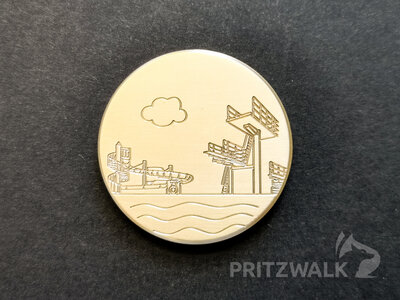 Die Juli-Medaille zeigt die Rutsche und den Sprungturm im Hainholz-Schwimmbad.  (Bild vergr&ouml;&szlig;ern)