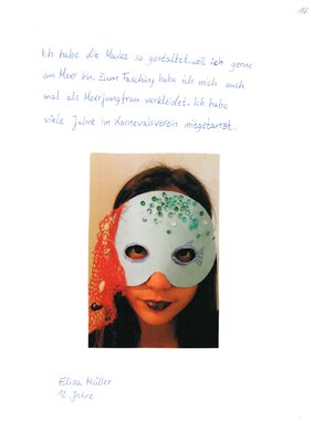 Elisa M&uuml;ller, 12 Jahre: &bdquo;Ich habe die Maske so gestaltet, weil ich gerne am Meer bin. Zum Fasching habe ich mich auch mal als Meerjungfrau verkleidet. Ich habe viele Jahre im Karnevalsverein mitgetanzt.&ldquo;  (Bild vergr&ouml;&szlig;ern)