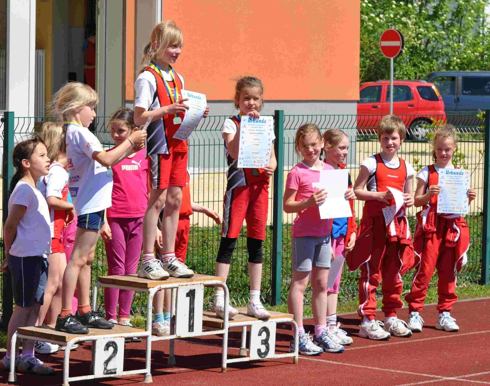 Bild: Die 8jährigen Mädchen bei ihrer Siegerehrung