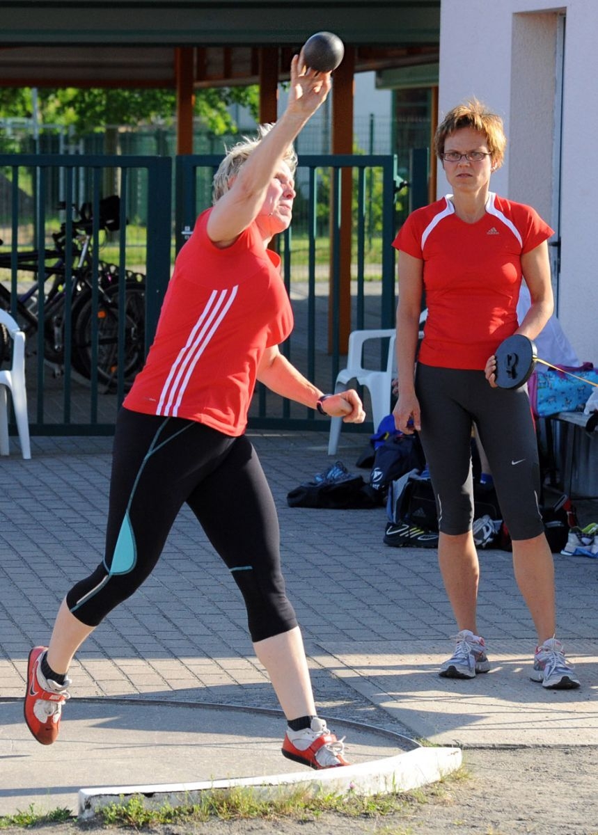 Bild: Rekorde Nr.2: Silvia Schmidt in der W50 mit tollen 11,50m