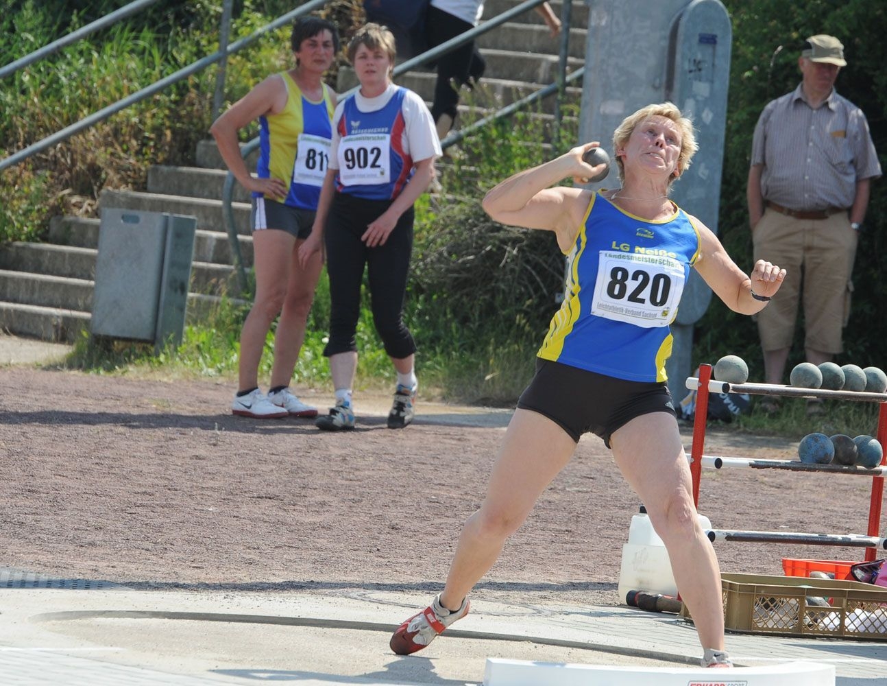 Bild: Glanzvoller Abschluss des Tages: Silvia Schmidt mit Rekord und Sieg im Kugelstoßen der W50 11,58m