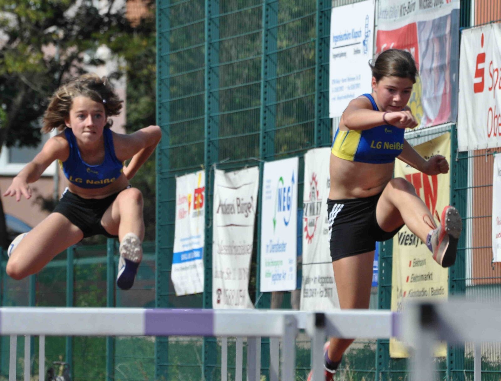 Bild: Hürden: Henriette Rehle und Johanna Wolff über 60H