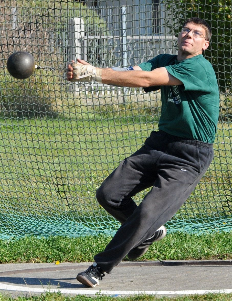 Bild: Gewichtswurf: Stefan Kuch beherrschte die Fliehkraft