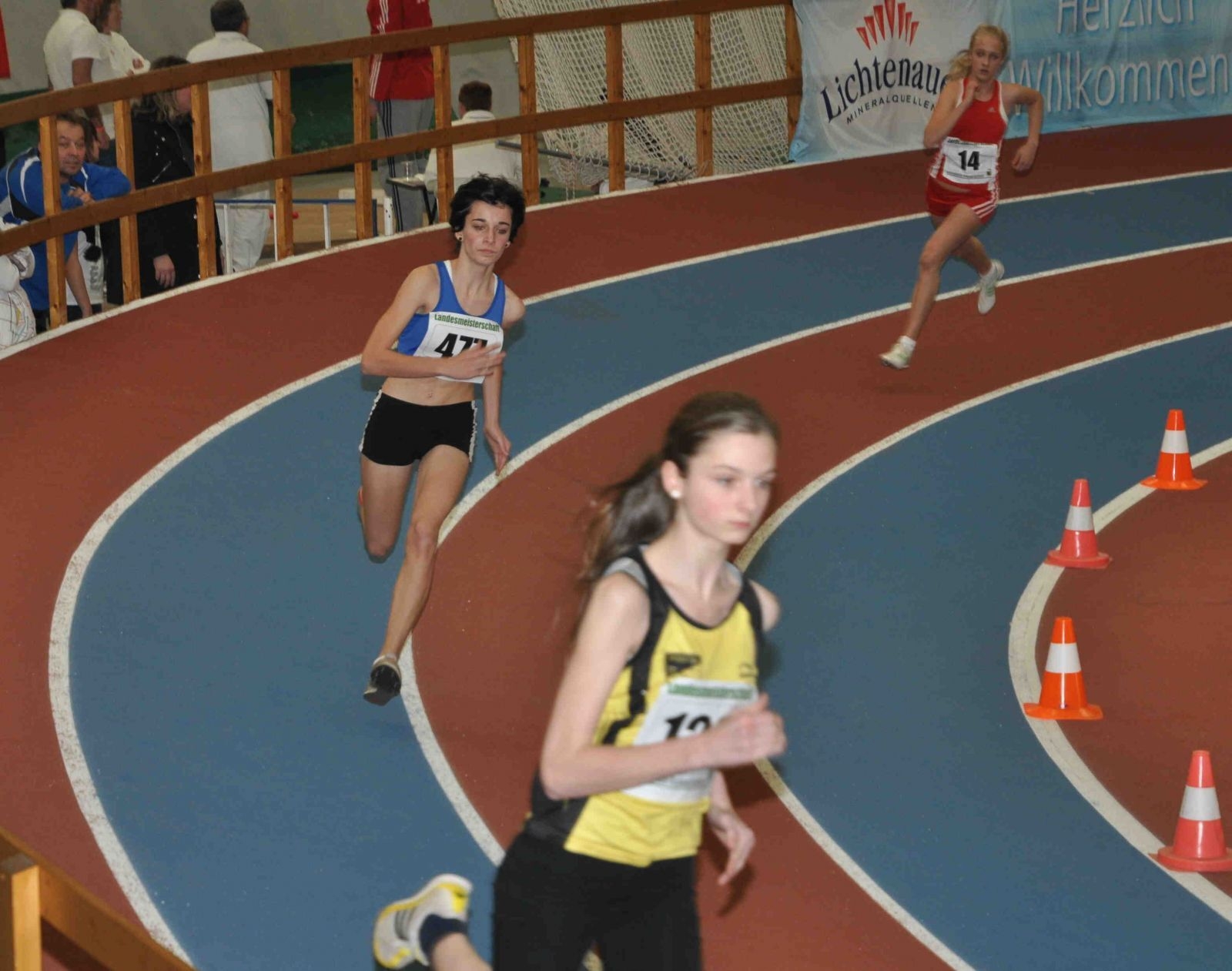 Bild: Elisa Rehle (li) bei ihren 300m