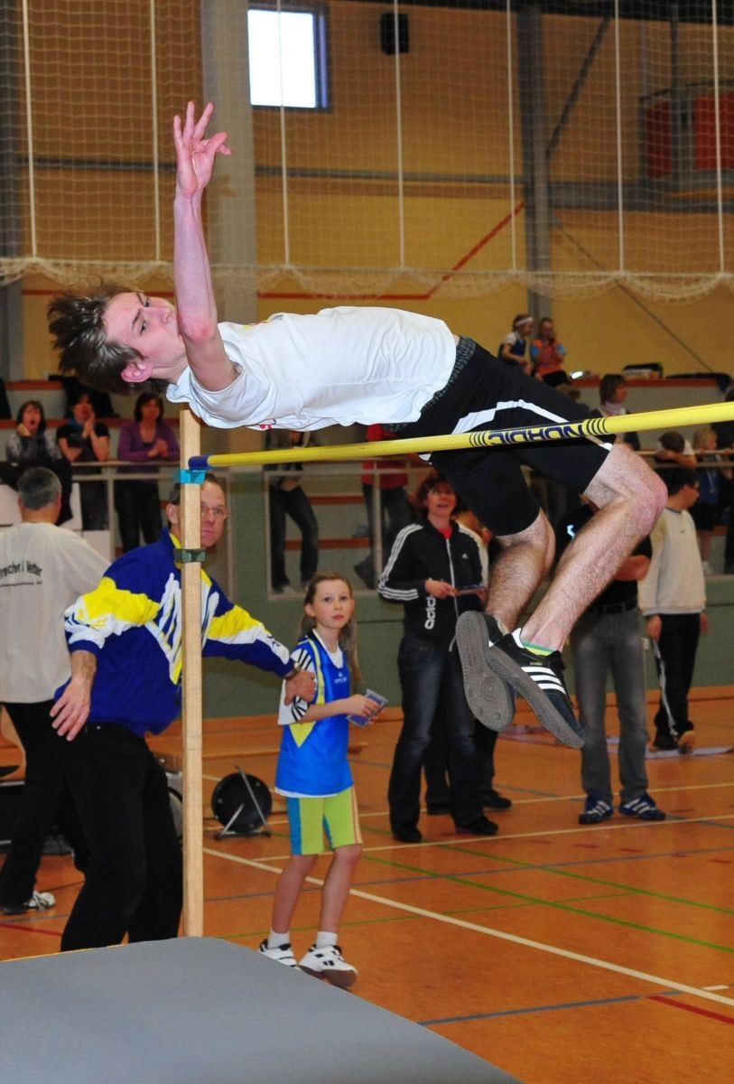 Bild: am höchsten sprang der Rothenburger Richard Funke (16) mit 1,69m