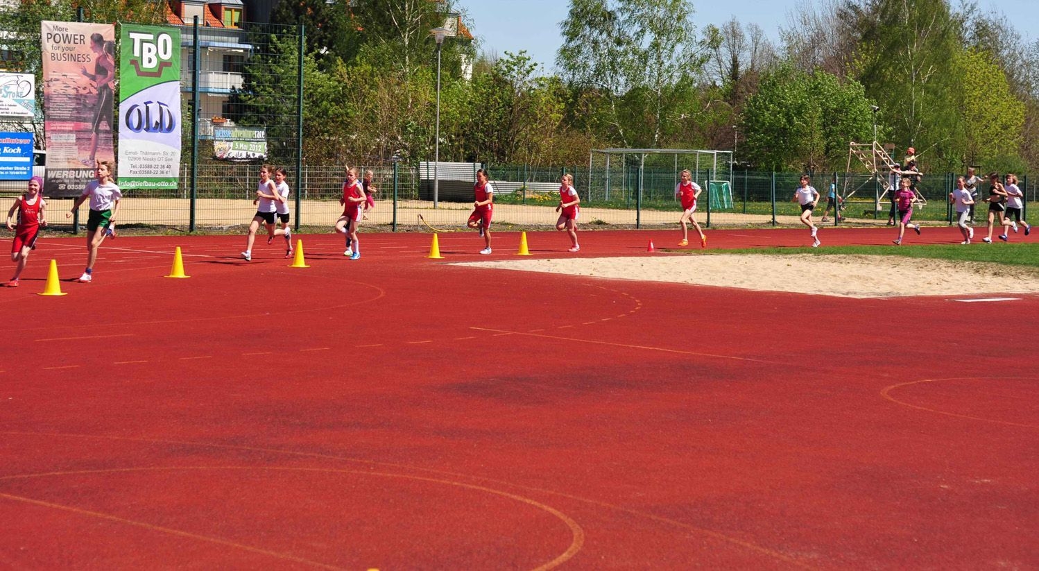 Bild: 800m-Läufe zum Abschluss W10