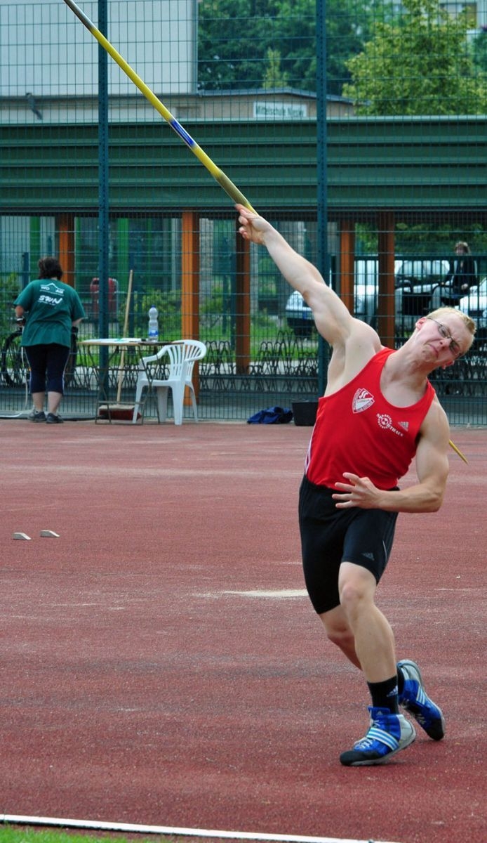 Bild: 56,17m schaffte Max Kühne (LC Cottbus) in der Heimat