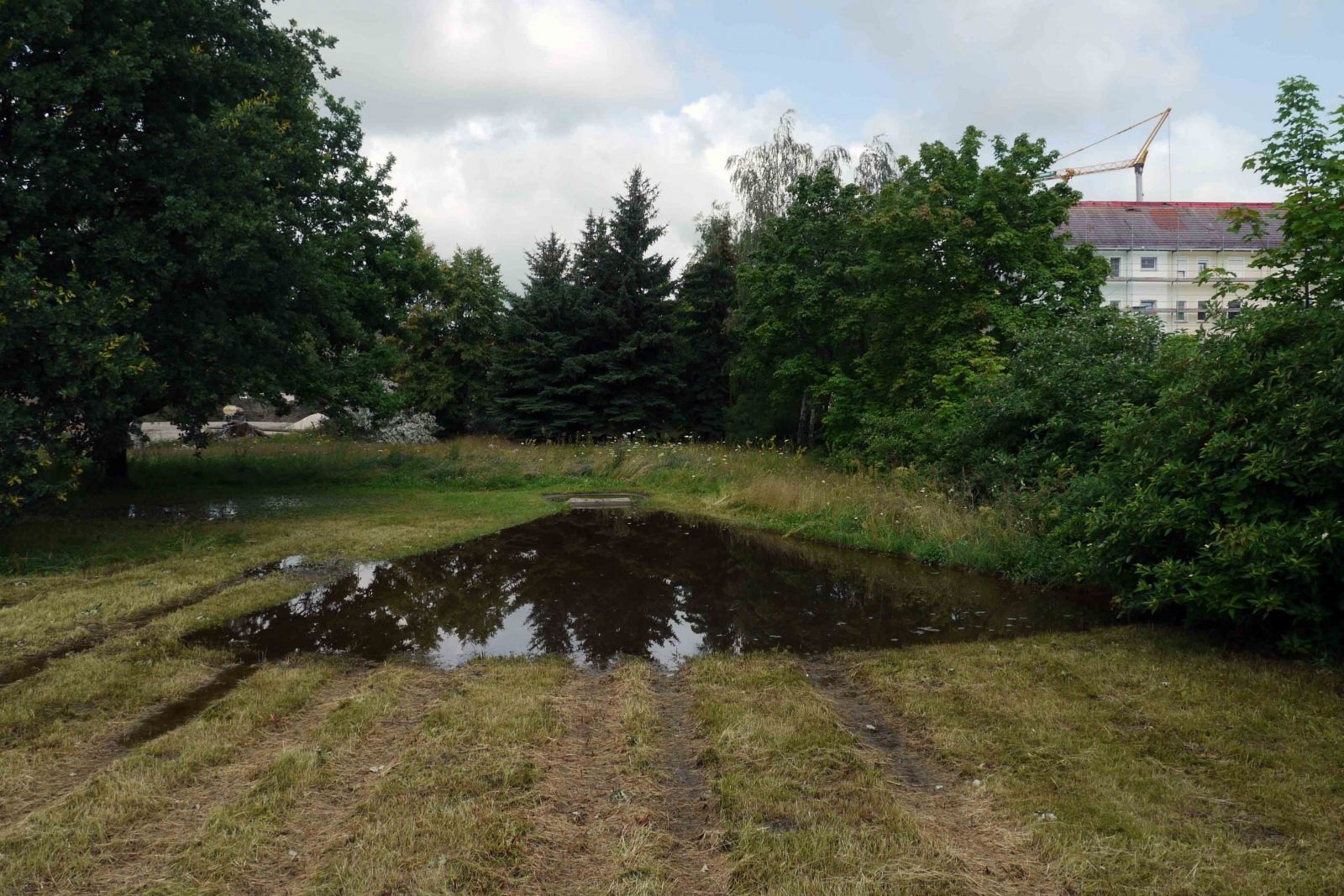 Bild: Aufgrund der Wetterlage musste an einigen bzw anderen WK-Anlagen improvisiert werden. An dieser Kugelstoßanlage konnte leider kein WK stattfinden. Dank fleißiger Kampfrichter verlief dennoch alles planmäß