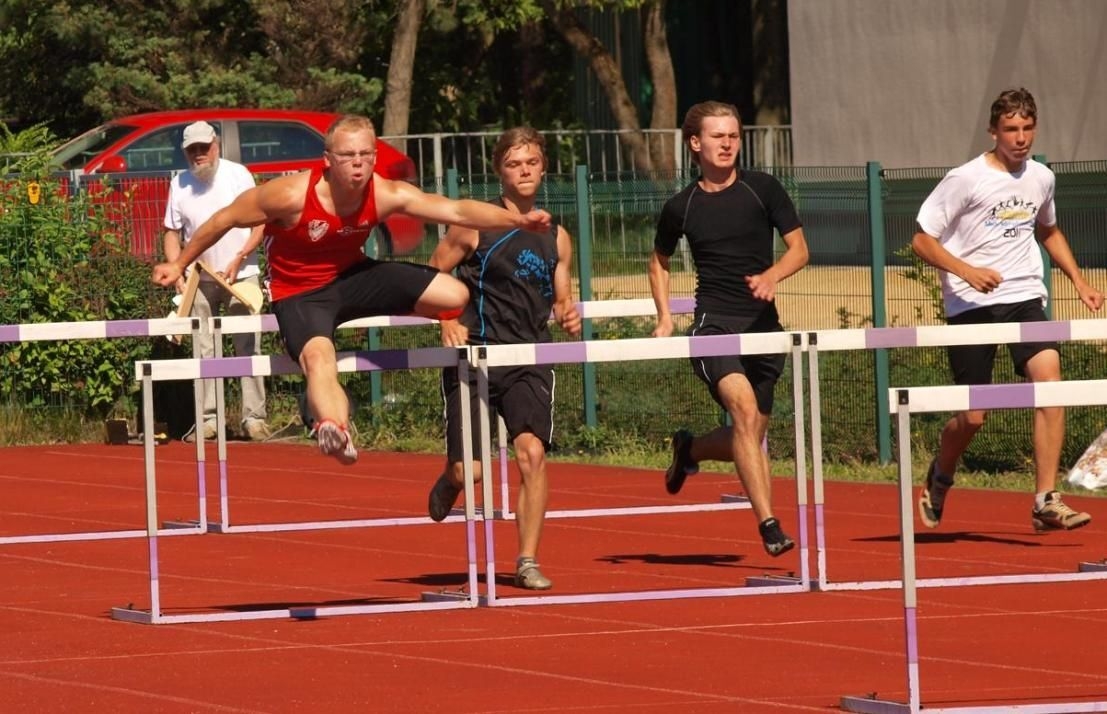 Bild: 110m Hürden der männlichen Jugend U18 (von links: Max Kühne LC Cottbus ehemals LSV, Maik Kruppa SG Mücka, Richard Funke ASV Rothenburg, Jens Nowotny SG Mücka)