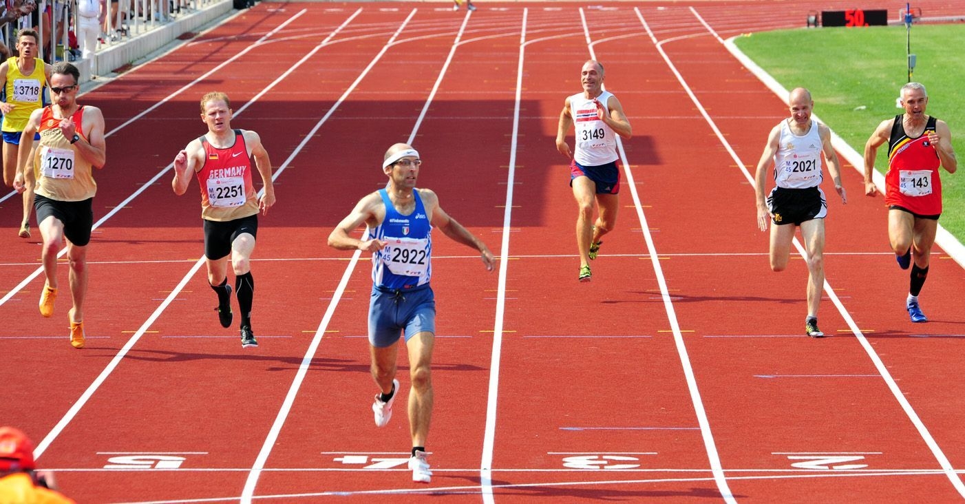 Bild: 51,79s !! Jörg Schäfer zeigte noch einmal einen großen 400 m Lauf mit Silberglanz und Landesrekord
