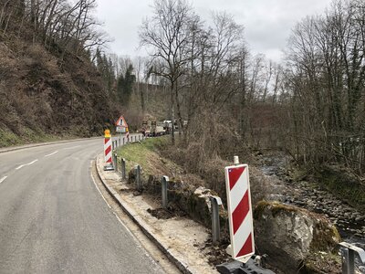 Leitplanken entfernt  (Bild vergr&ouml;&szlig;ern)