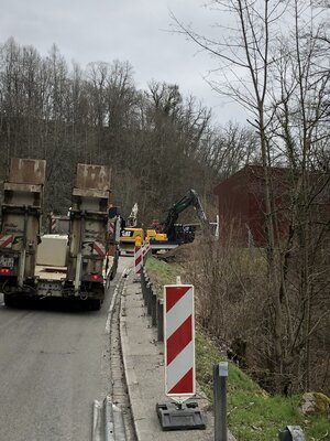 Anlieferung von Rohrmaterial  (Bild vergr&ouml;&szlig;ern)