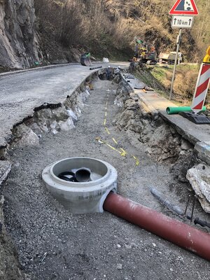 Schacht im Bereich der Br&uuml;cke Gutenburg  (Bild vergr&ouml;&szlig;ern)