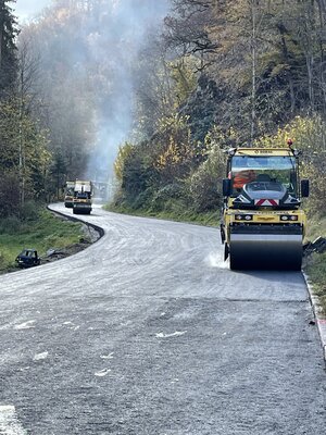 08.11.2021 Tragschichteinbau auf gesamter L&auml;nge  (Bild vergr&ouml;&szlig;ern)