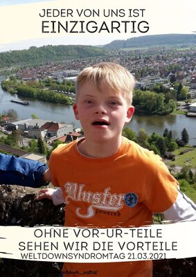 Simon beim Spazierengehen. Das ist eigentlich nicht so sein Ding. Eher Ritterspielen, Trampolinspringen und Musik...   ...aber wie bei vielen anderen Kindern auch zieht das Versprechen nach dem Spaziergang ein Eis zu essen. Alles ganz normal. So kennen wir das von unserer Tochter, die ohne eine Behinderung durch ihr Leben geht, auch. 
