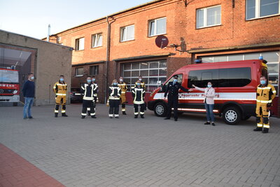Foto des Albums: Übergabe des neuen Mannschafttstransportwagens