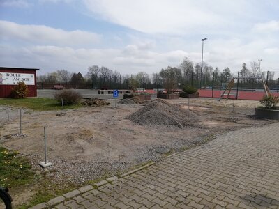 Foto des Albums: TSV Kirchdorf - Aussengelände Bauarbeiten und Baufortschritt am Parkplatz (20. 04. 2021)