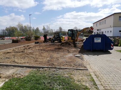 Foto des Albums: TSV Kirchdorf - Aussengelände Bauarbeiten und Baufortschritt am Parkplatz (20. 04. 2021)