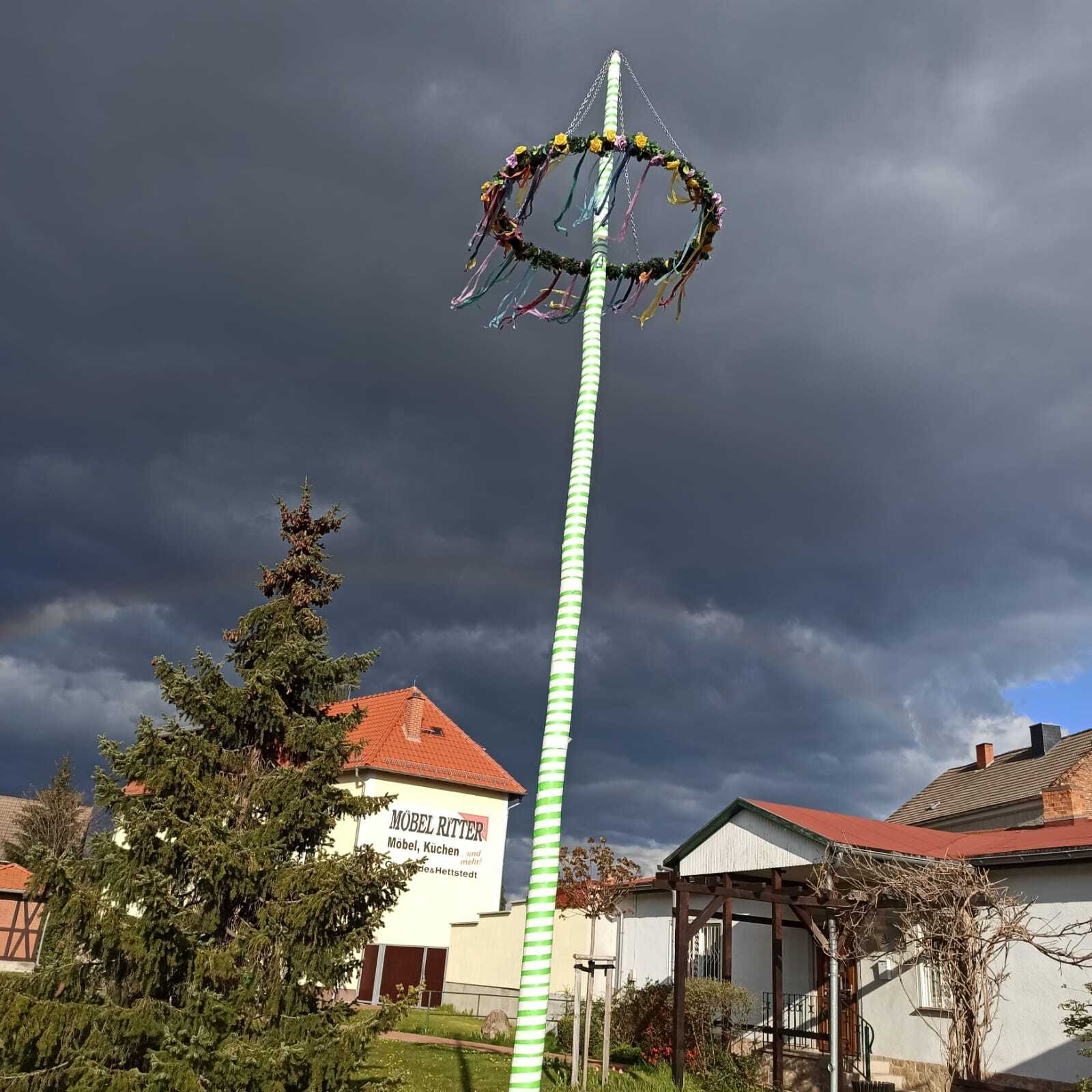 Bild : Aufstellung Maibaum 2021 (2)