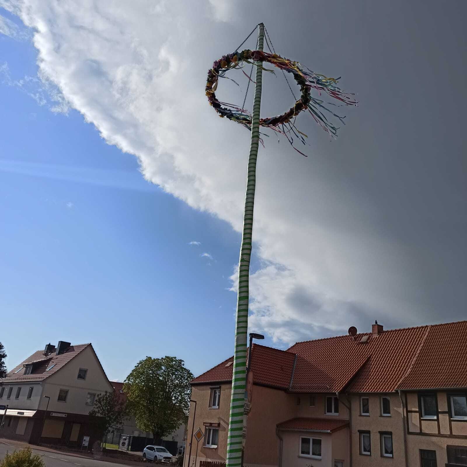 Bild : Aufstellung Maibaum 2021 (3)