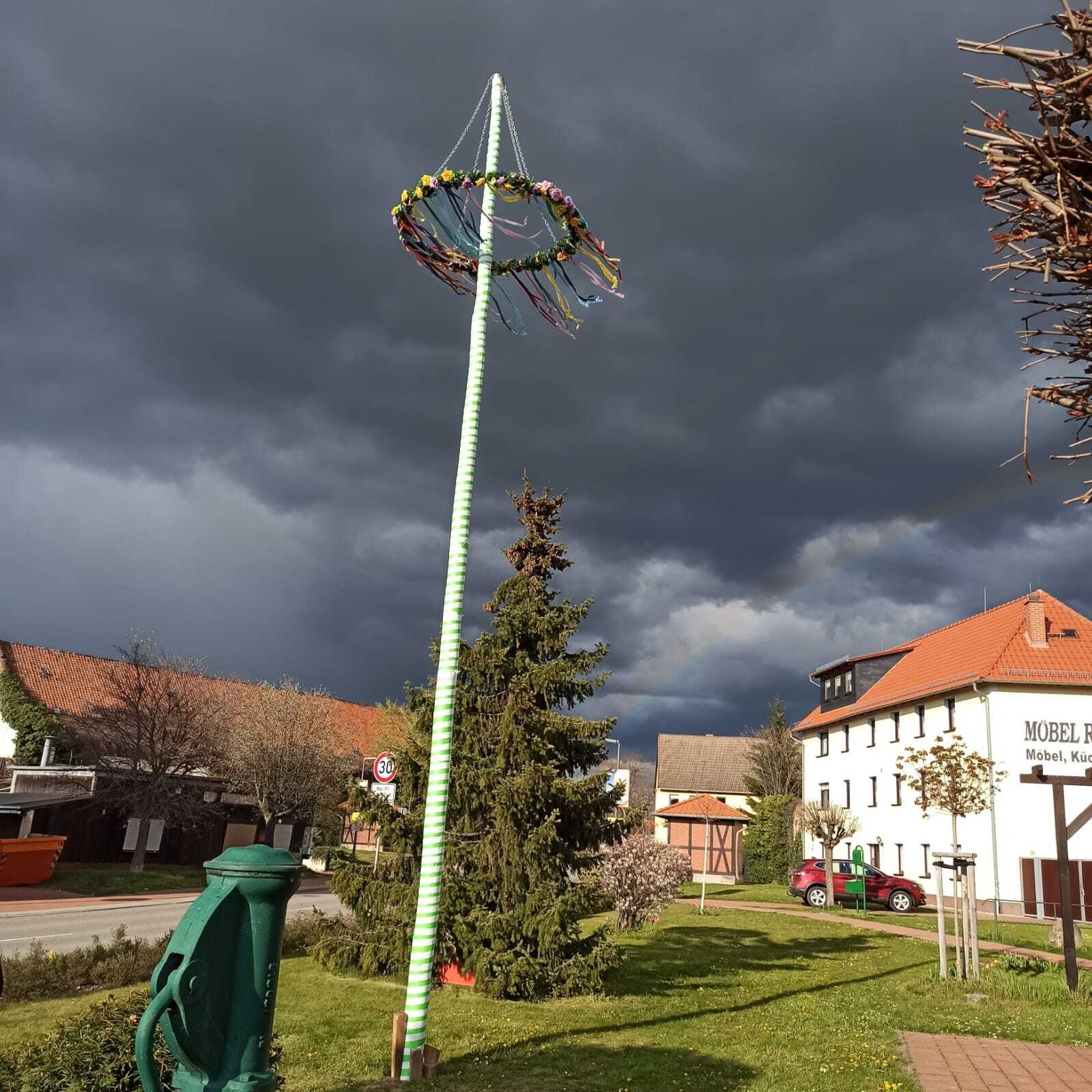 Bild : Aufstellung Maibaum 2021 (4)