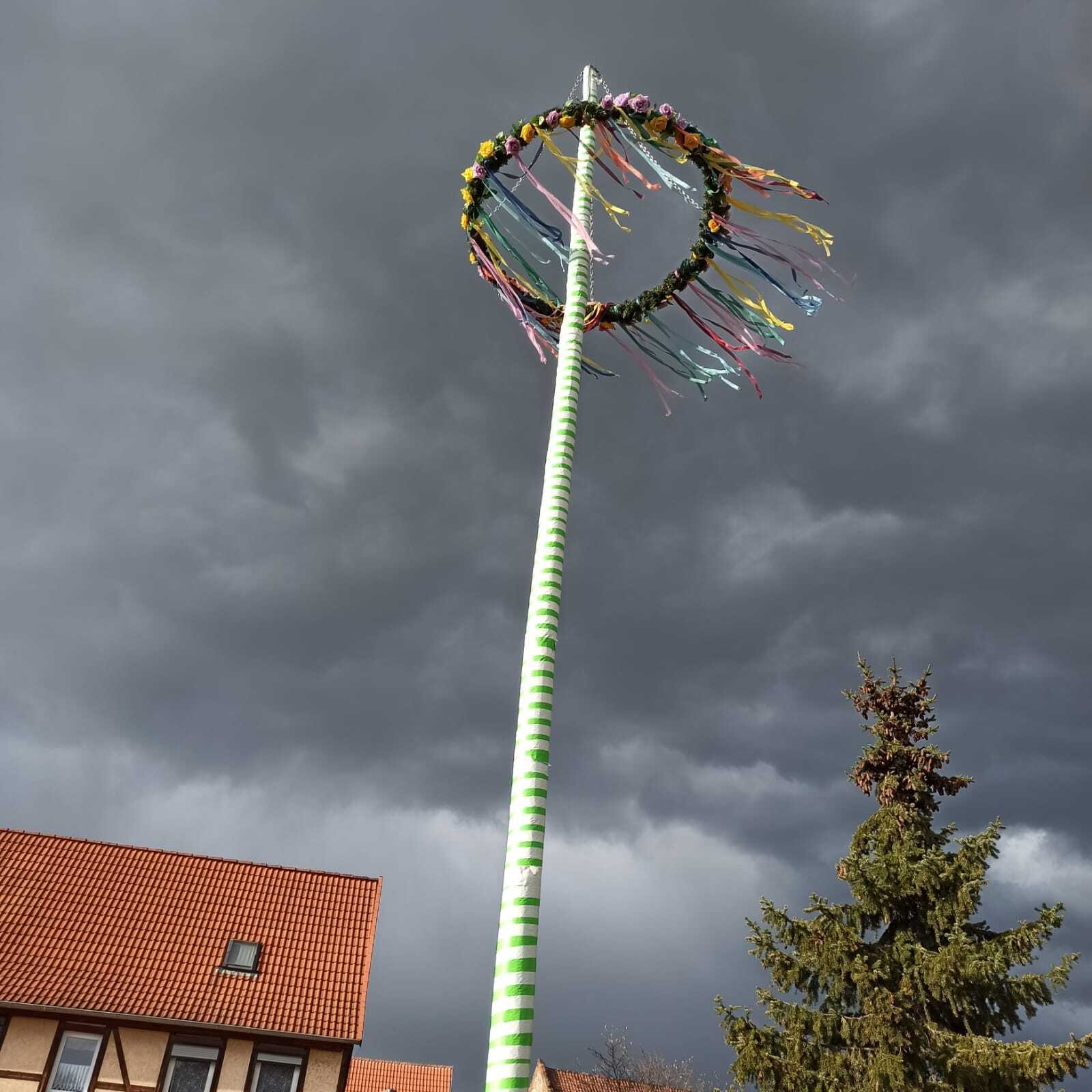 Bild : Aufstellung Maibaum 2021 (5)