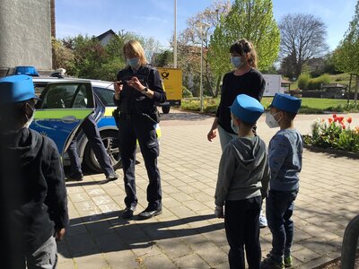 Foto des Albums: Polizei zu Besuch bei Klasse 1-2 (30.04.2021)