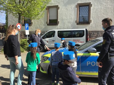 Foto des Albums: Polizei zu Besuch bei Klasse 1-2 (30.04.2021)