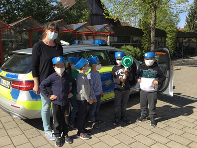 Foto des Albums: Polizei zu Besuch bei Klasse 1-2 (30.04.2021)