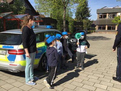 Foto des Albums: Polizei zu Besuch bei Klasse 1-2 (30.04.2021)