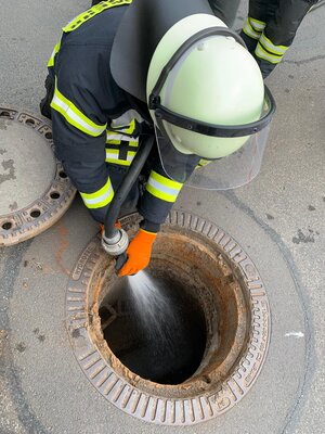Foto des Albums: 2021-05-03-Einsatz_1 Öl-Gewässer