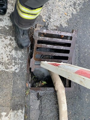 Foto des Albums: 2021-05-03-Einsatz_1 Öl-Gewässer
