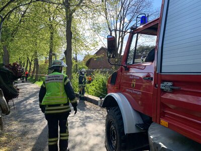 Foto des Albums: 2021-05-04-Einsatz_4 Baum_Straße Leineweberstr.