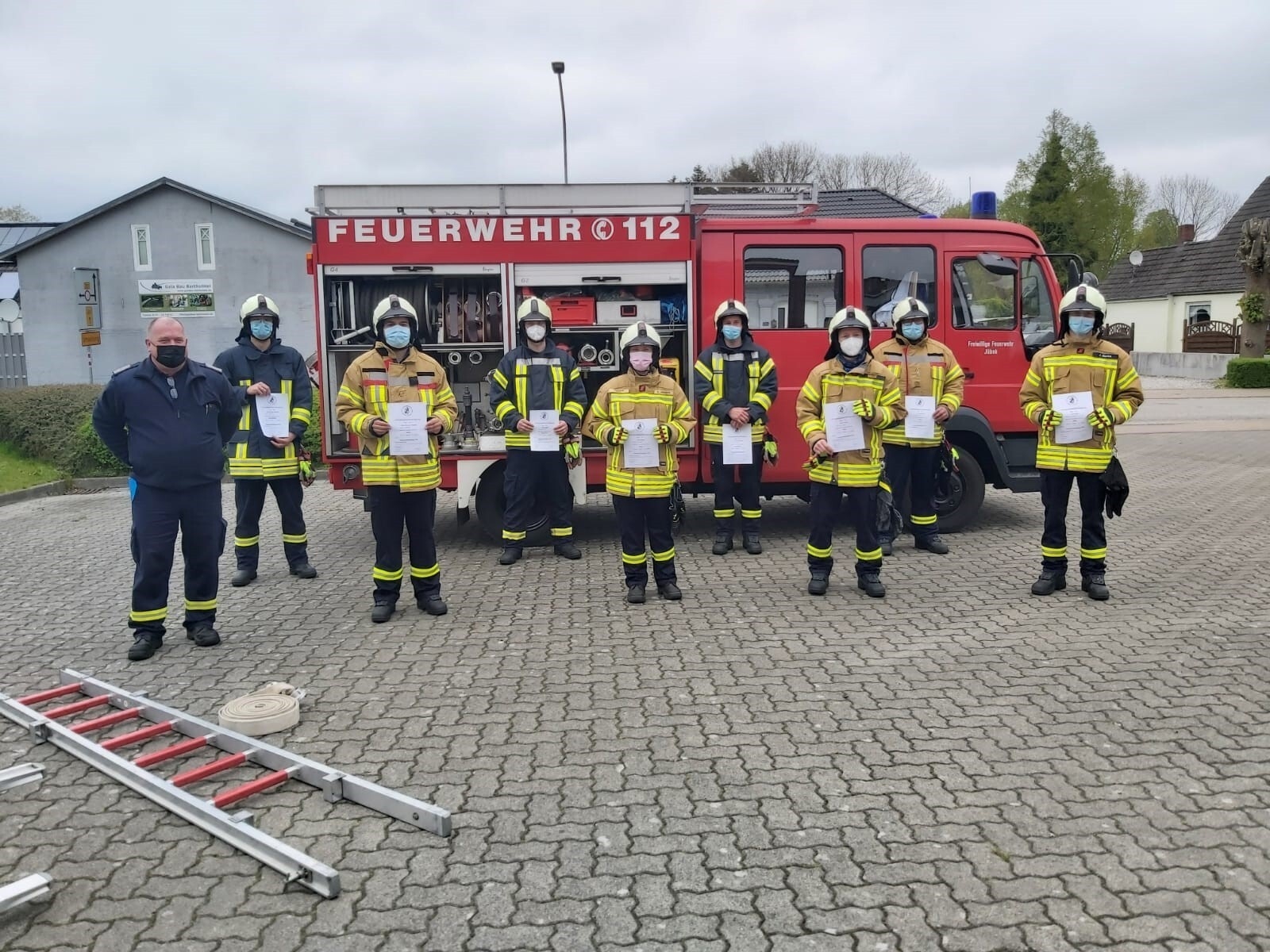 Bild: Teilnehmer in Gerätehaus Jübek