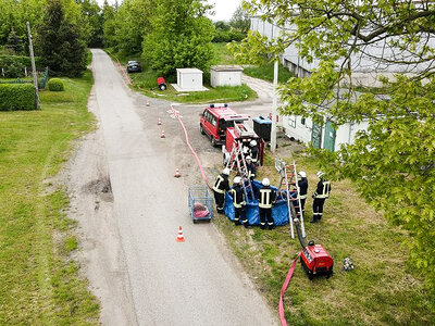 Insgesamt wurden auf 900 Metern L&auml;nge 45 B-Schl&auml;uche verlegt. Foto: Uwe Sellmann  (Bild vergr&ouml;&szlig;ern)