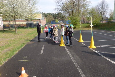 Foto des Albums: Klasse 4c - Fahrradprüfung