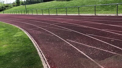 Foto des Albums: Reinigung der Sportflächen auf dem Sportgelände des TSV Kirchdorf ... (08. 06. 2021)