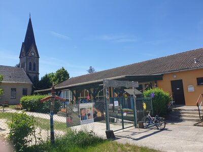 Die Kooperation der Kita Zinnitz &bdquo;Haus der Elemente&ldquo; mit der Miladeus Integrationshilfe aus Calau durfte sich &uuml;ber den diesj&auml;hrigen Inklusionspreis freuen. (Fotos Kita Zinnitz)  (Bild vergr&ouml;&szlig;ern)