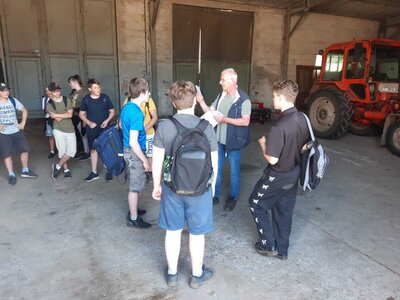 Foto des Albums: Oberschüler aus Glöwen erkunden Landwirtschaftsbetrieb im Rahmen der Berufsorientierung (17. 06. 2021)