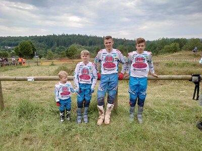Vorschaubild: Gruppenbild Joshua, Lennart, Maxi und Kilian