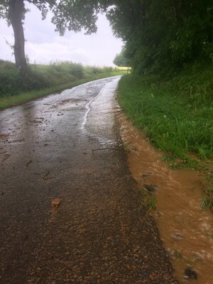 Wasser aus Maisfeld Richtung altes Wasserbassin 