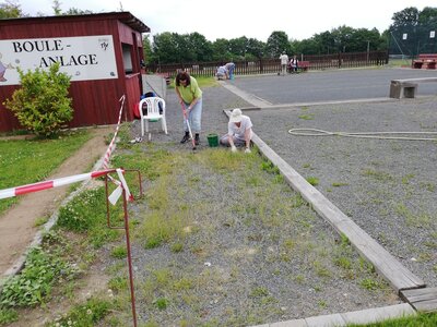 Foto des Albums: Reinigung der Bouleplätze (09. 06. 2021)