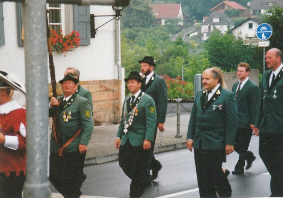 Bild: Ausmarsch in Ortenberg mit Erstem Ritter Herbert Staubach