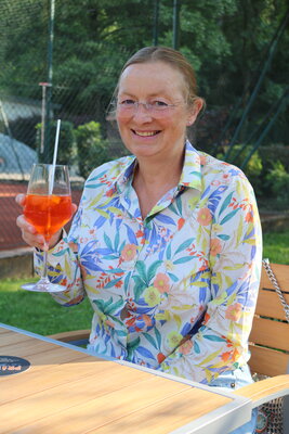 "Prost" sagt unsere 2. Vorsitzende Martina 