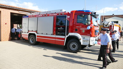 Foto des Albums: Übergabe des neuen Hilfeleistungslöschgruppenfahrzeug (HLF) 20 an die Freiwillige Feuerwehr Grasleben