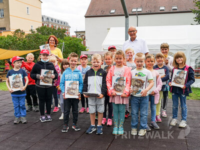 Klasse 1 a der Jahnschule beim Kennenlerntag im SOS-Familienzentrum mit Lehrerin Madlen Kr&uuml;ger. Foto: Beate Vogel  (Bild vergr&ouml;&szlig;ern)