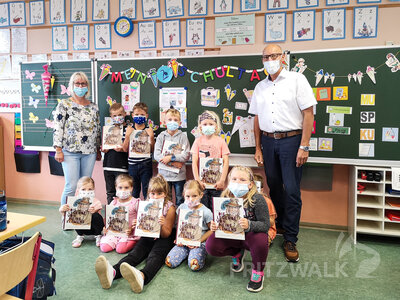 Die Flex B der Jahnschule mit Klassenlehrerin Simone Wolff. Foto: Beate Vogel  (Bild vergr&ouml;&szlig;ern)
