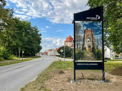 Foto des Albums: Ortseingangstafeln begrüßen jetzt die Bürger