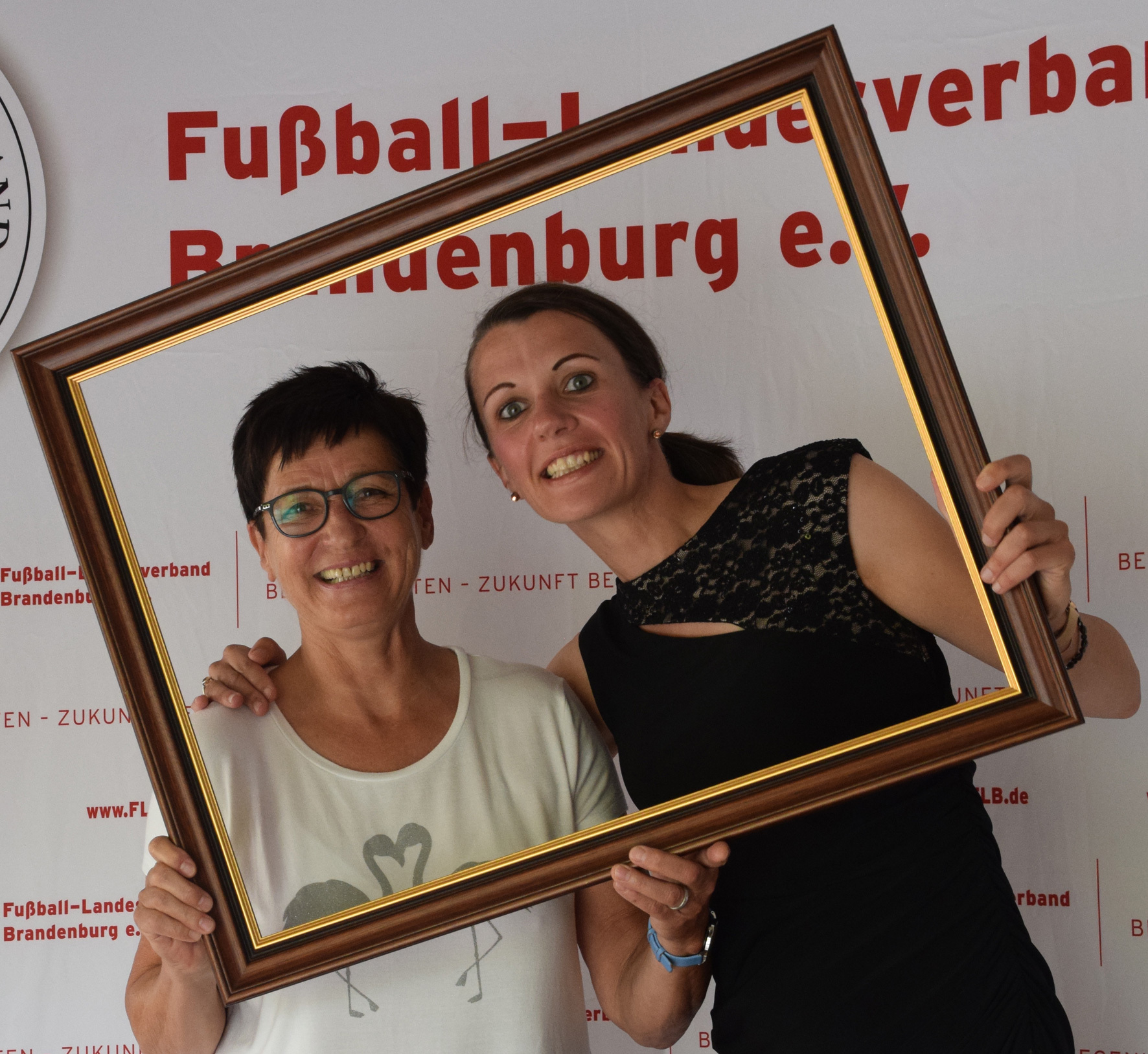 Bild: ... und auch mit FLB-Geschäftsführerin Anne Engel, die auch von Sabine Seidel trainiert wurde.
